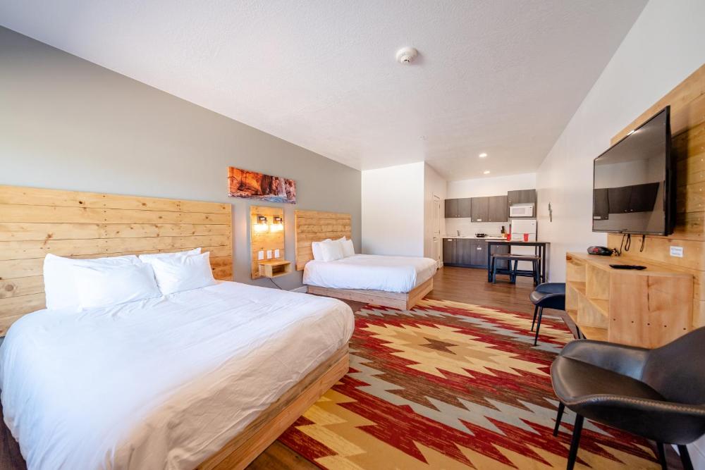 Deluxe Queen Suite interior